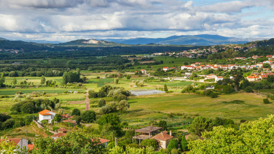 Bauernhöfe Dörfer grüne Landschaft Valende de Minho in Nordportugal