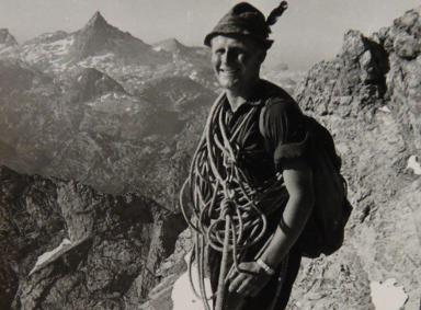 Die Anfänge des Bergsteigens Schwarz-weiß Aufnahme eines Bergsteigers