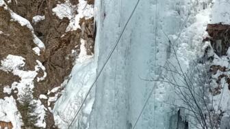 oesterreich-pitztal-eisklettern-pitztalschlucht-winter-peer alexander-9ekepiz (1).jpg