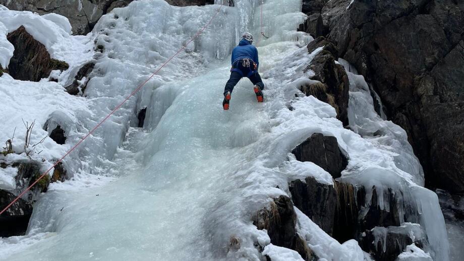 oesterreich-pitztal-eisklettern-pitztalschlucht-winter-peer alexander-9ekepiz (12).jpg