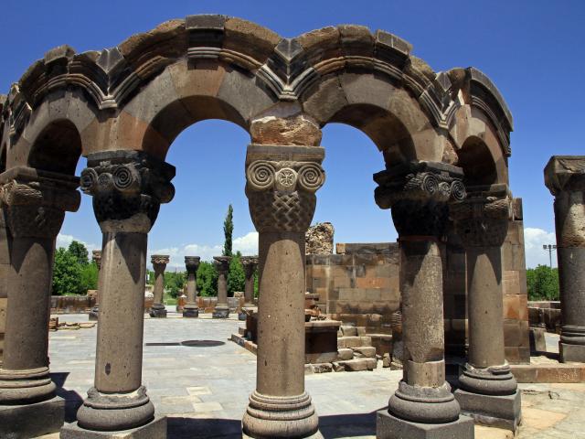 Die Ruinen der Zvartnots Kathedrale in Armenien