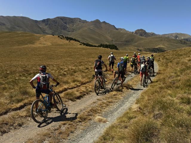 Mountainbike Gruppe unterwegs auf der  Transpirenaica
