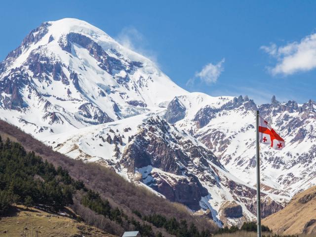 Blick auf den Kasbek in Georgien