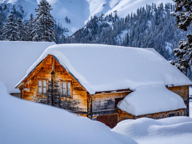 Schneeschuh-Touren in Georgiens Winterlandschaft
