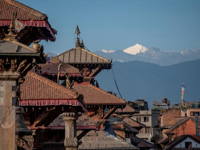 Durbar Platz in Kathmandu mit Bergkette im Hintergrund