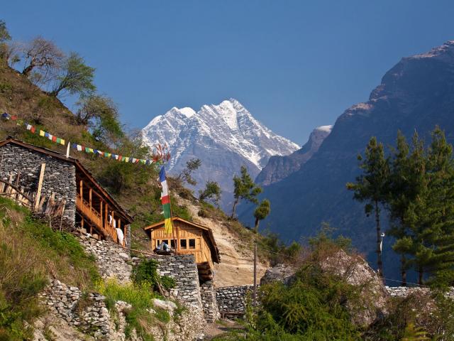 Himalaya Berggipfel mit Lodge