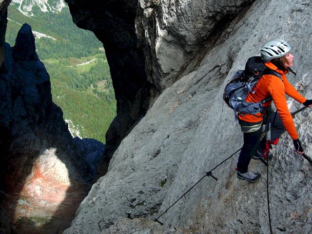 Kletterer am Fels in den Julischen Alpen