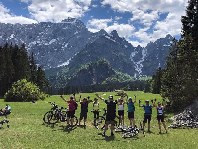 Gruppe auf der MTB Trans Slovenia I