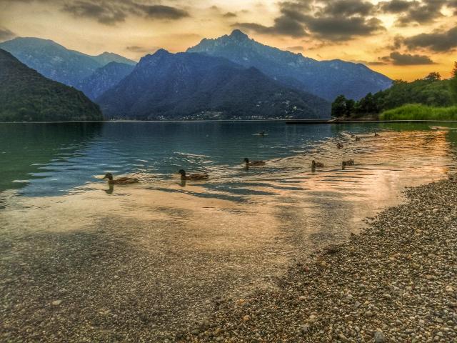 Sonnenuntergang am Ledrosee in den Gardaseebergen
