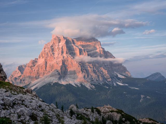 Der Monte Pelmo im Abendlicht auf dem Dolomiten Höhenweg