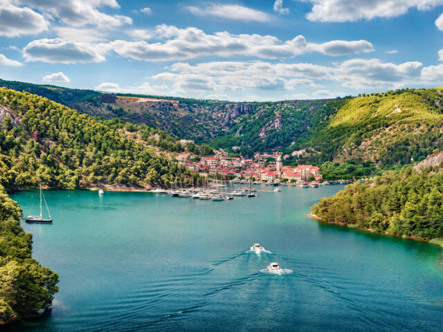 Bick auf Skradin im Krka Nationalpark in Kroatien