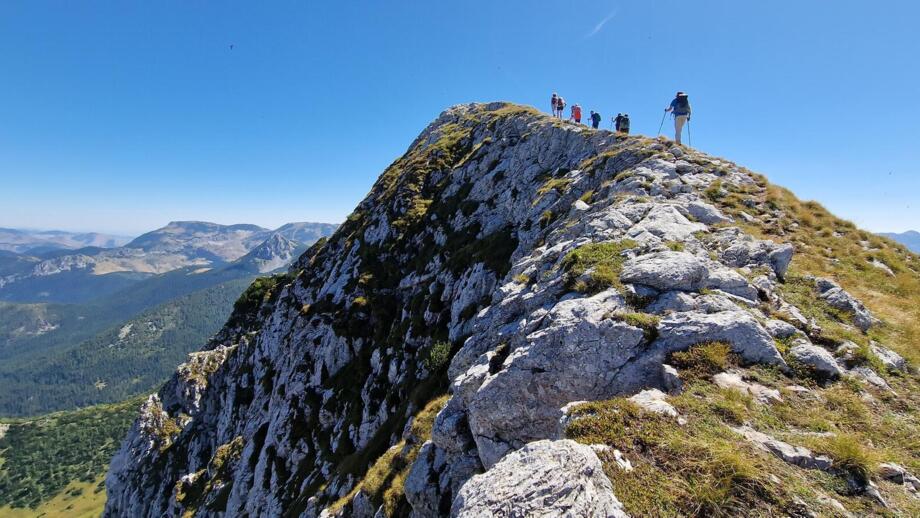Aufstieg Wandergruppe auf den Hajla im Kosovo
