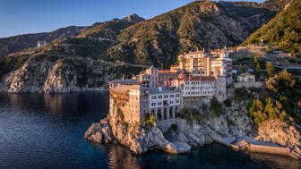 griechenland-chalkidiki-gicha-berg-athos-holy-mountain-shutterstock_1206976348.jpg
