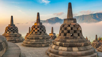 asien-indonesien-landschaft-kultur-thempel-shutterstock-1695976525.jpg