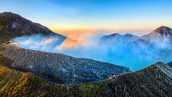asien-indonesien-landschaft-bromo-shutterstock-1518955085.jpg