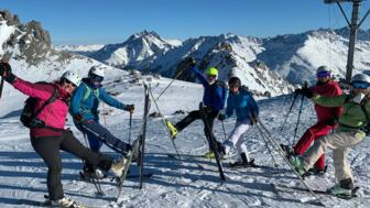 Skigruppe beim Fortgeschrittenenkurs am Arlberg