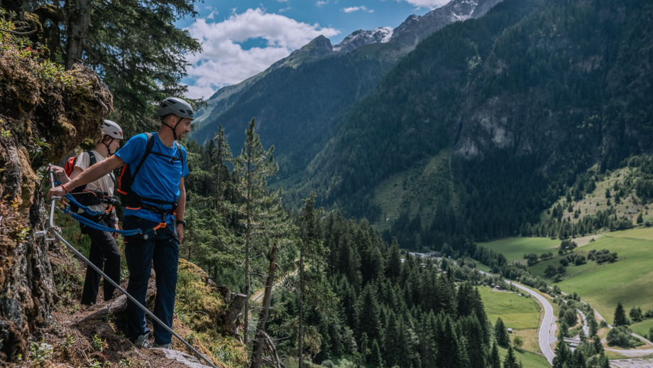 Klettersteig, Gruppe im Aufstieg