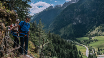 Klettersteig, Gruppe im Aufstieg