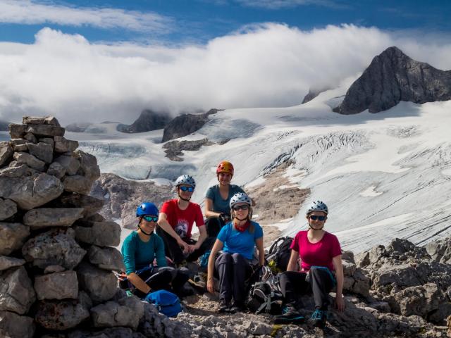 Bergsportler-Gruppe am Hohen Dachstein