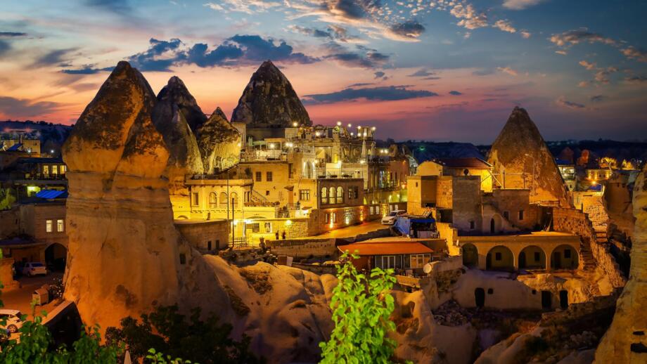 tuerkei-kappadokien-tukap-traditionelle-anatolische-teppiche-shutterstock_2144125927.jpg