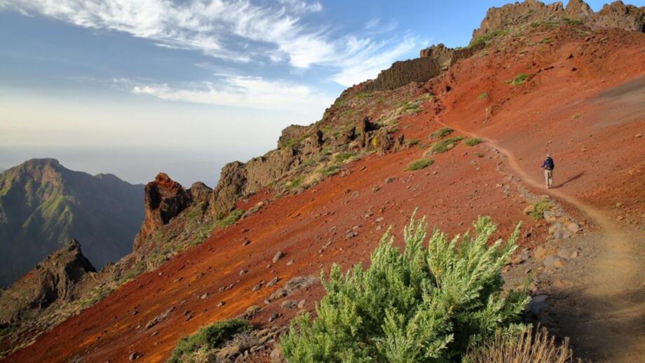 spanien-la-palma-eslap-caldera-de-taburiente-los-andenes-nach-roquedelos muchachos-shutterstock_2393450043.jpg