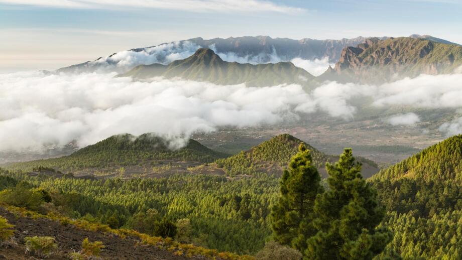 spanien-la-palma-eslap-la- cumbrecita-passatwolken-shutterstock_2118108839.jpg