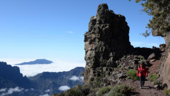 spanien-la-palma-eslap-hiking-woman-shutterstock_775561207.jpg