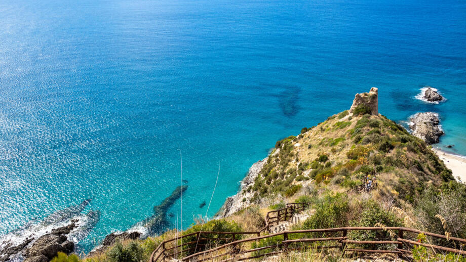 Der Weg der Liebenden oder Telegrafenspitze, Punta del Telegrafo, an der tyrrhenischen Küste von Ascea Marina
