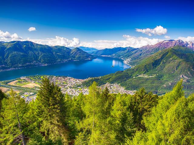 Blick auf einen in den schweitzer Alpen  von den Cardada Bergen