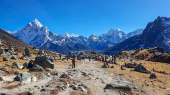 nepal-hiahe-way-down-from-gorak-shep-to-pangboche-memorial-place-for-climbers-and-sherpas-shutterstock_1588022962.jpg