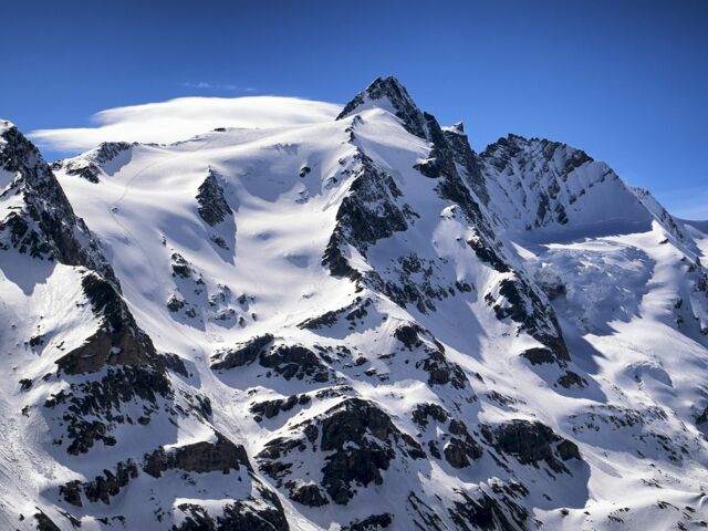 Blich auf den verschneiten Grossglockner in den Alpen