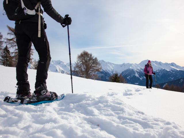 Schneeschuhgeher im verschneiten Passeiertal