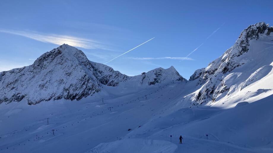 Spiel aus Sonne und Schatten im Stubaier Gletscher Gebiet