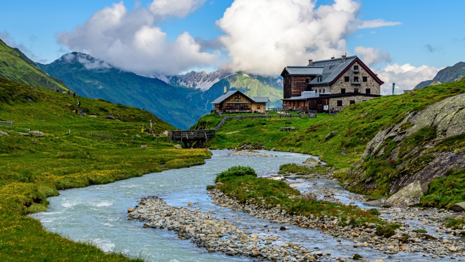 expeditionen-ex9vt-2022-natur-panorama-landschaft-berge-fluss-huette-oesterreich-stubaier-alpen-franz-senn-huette-2144006041.jpg