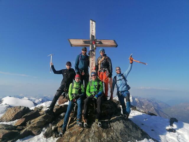 Hochtourengruppe am Gipfel