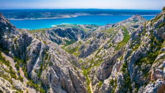Blick über den Paklenica Canyon zur Adria