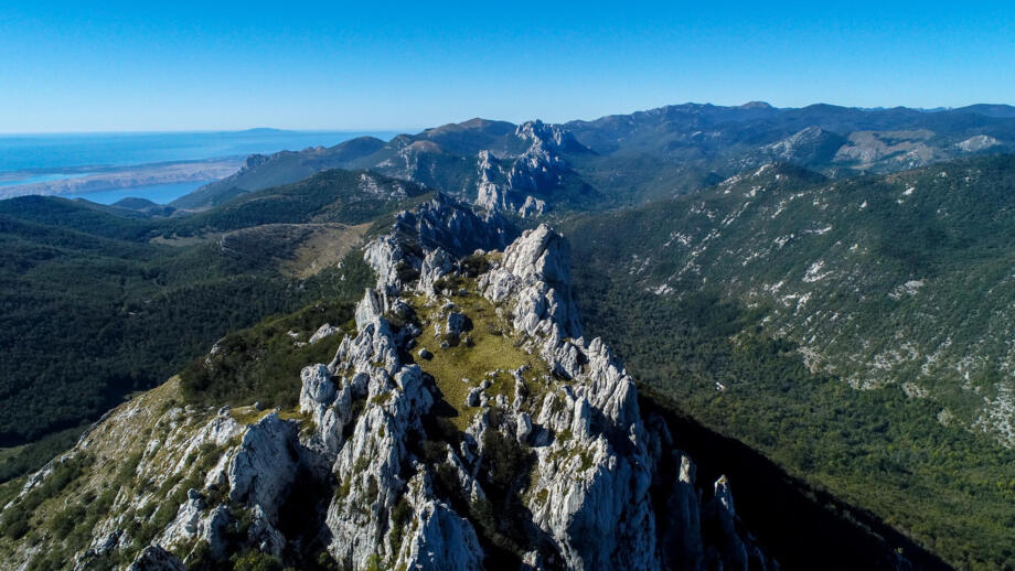 Felsformationen im Velebit-Gebirge in Kroatien