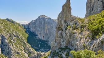 Felsnadel im Velebit-Gebirge in Kroatien