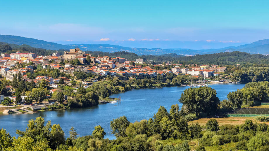 Stadt Tu in Galizien Häuser Kathedrale Fluss