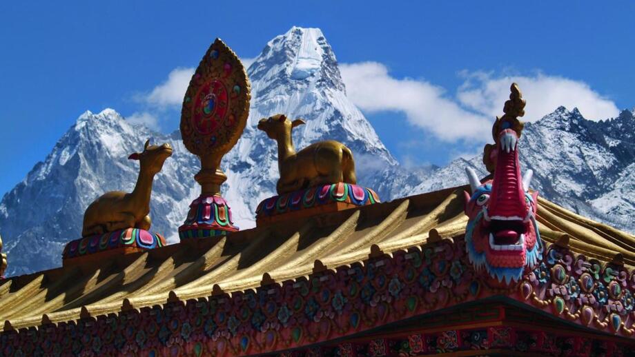 Blick auf die Ama Dablam über dem Kloster Tengpoche