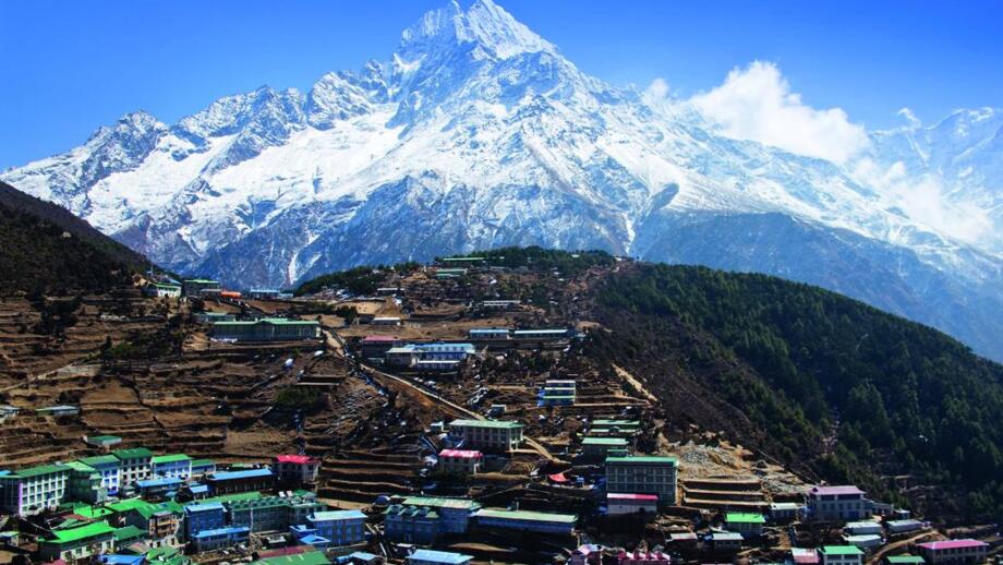 Blick auf die Himalaya Kette hinter Namche Bazar