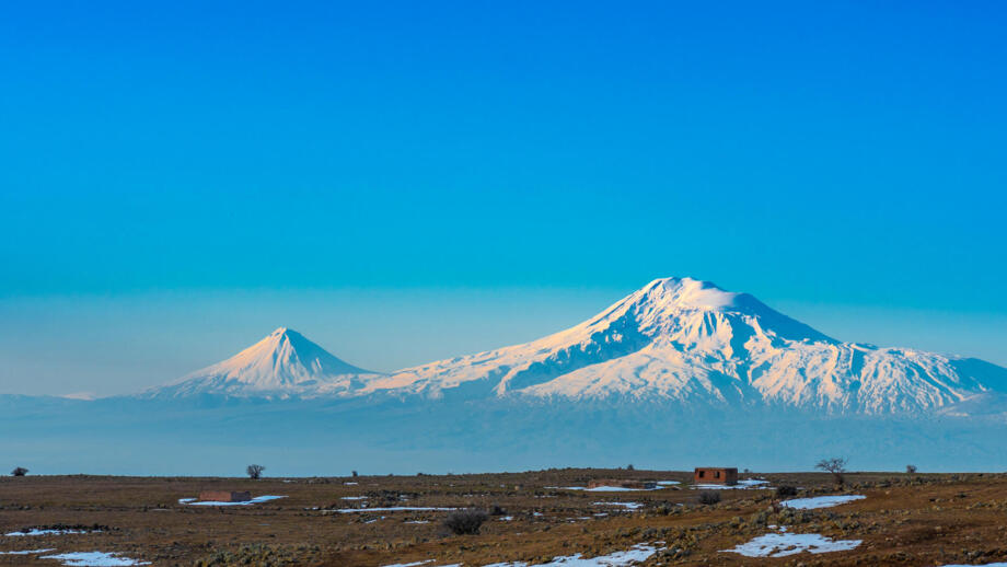 Blick auf die Aragat-Gipfel in Armenien