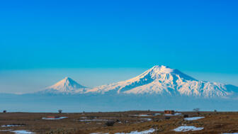 Blick auf die Aragat-Gipfel in Armenien