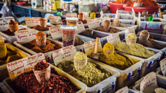 Auf dern Märkten Armeniens werden allerhand Gewürze gehandelt