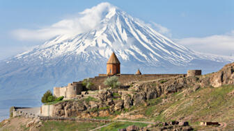 Kloster Chor Virap in Armenien mit dem Fünftausender Ararat