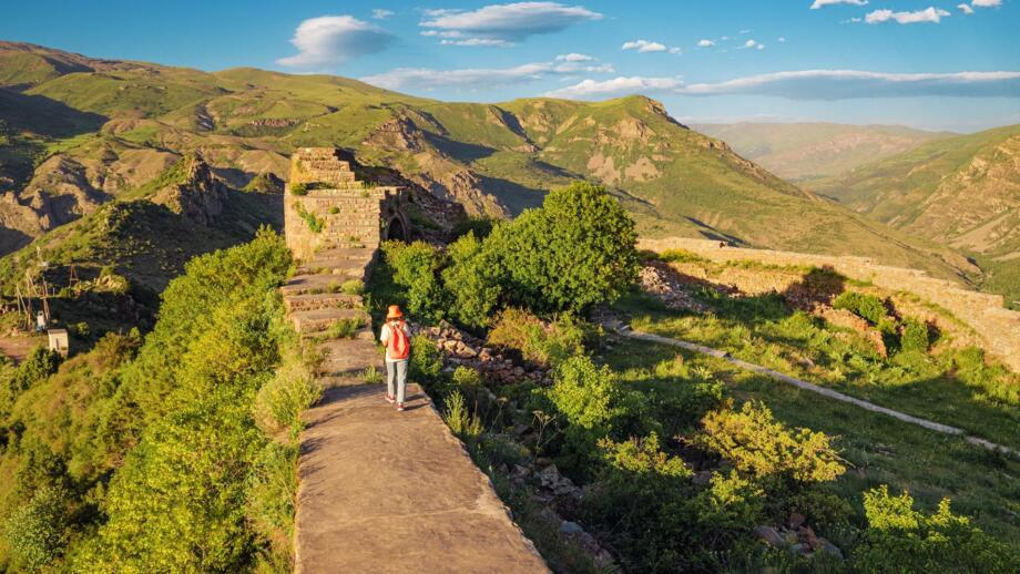 Ruinen der alten Festung Smbataberd in Armenien
