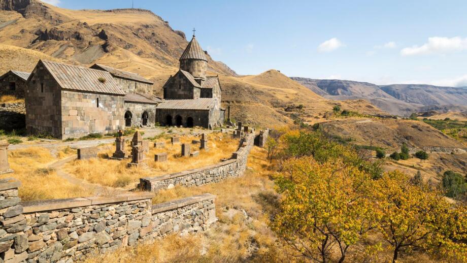 Kloster und Kreuzkuppelkirche in Armenien