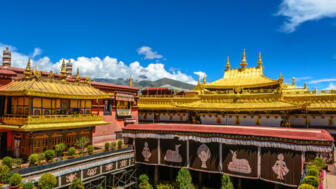 Der Jokhang-Tempel in Lhasa, Tibet in der Morgensonne