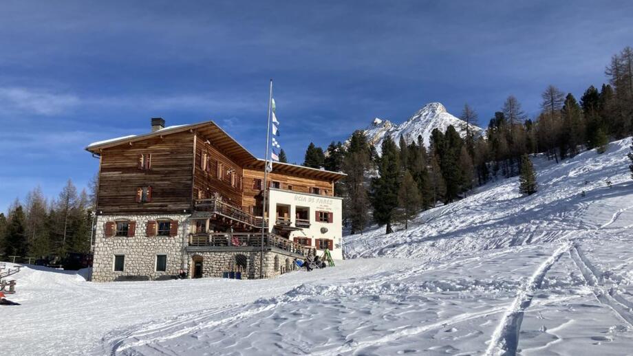 Faneshütte im Schnee