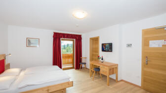 italien-sarntal-hotel-feldrand-zimmerkategorie-laerche-komfort-shsarn-swhsarn-laerche komfort9.jpg